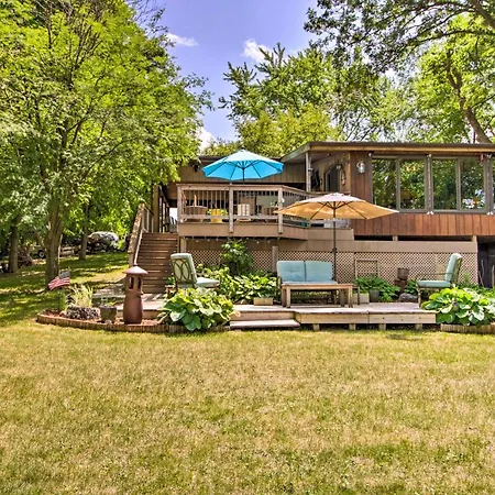Year-Round Waterfront Getaway Lake Access And Dock!